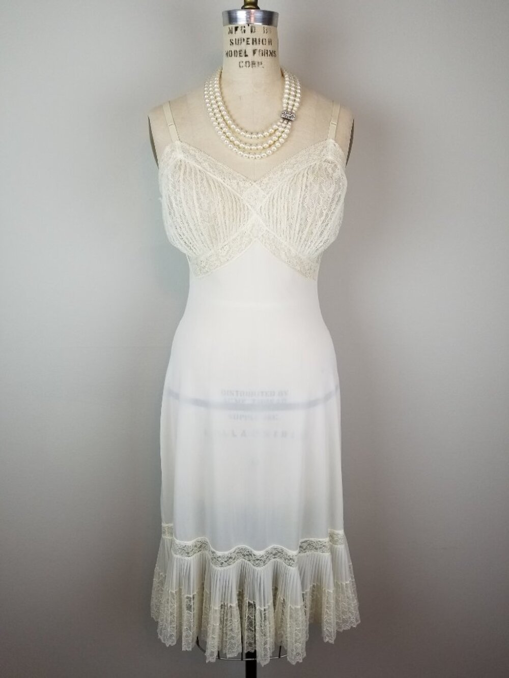 Gorgeous Vintage 1950's Cream Pleated Lace Slip with Flounce Size 36 - Picture 3 of 9